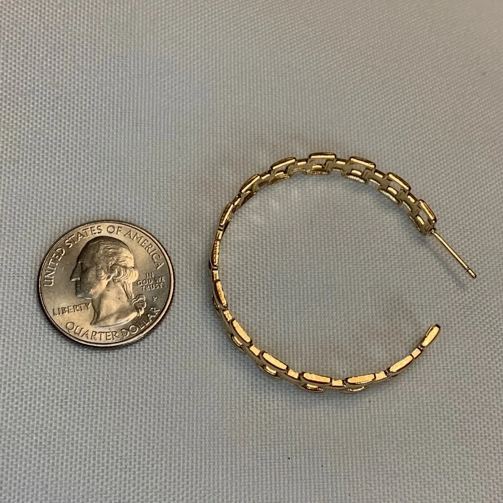 NWT! Gold Tone Metal Square Chain Link Hoop Earrings!